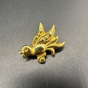 Vintage Swallow Bird Brooch Pin Gold Tone Whimsical Happy Flying Retro Jewelry